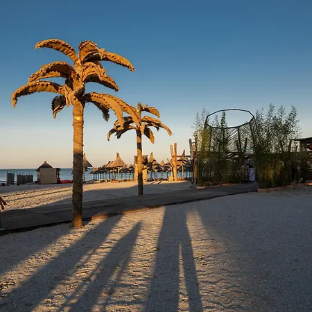 Apartahotel L&c By Zora Apartament,pe Plaja