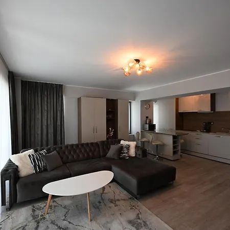 Zora - L&c Aparthotel Navodari